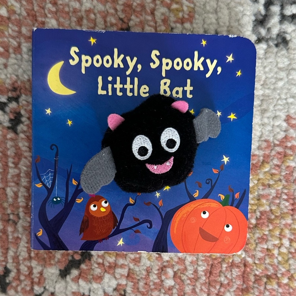 Baby Toddler Finger Puppet Halloween Board Book Spooky Spooky Little Bat